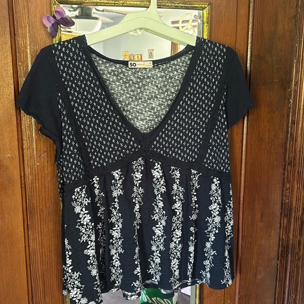 Women’s navy blue floral babydoll top